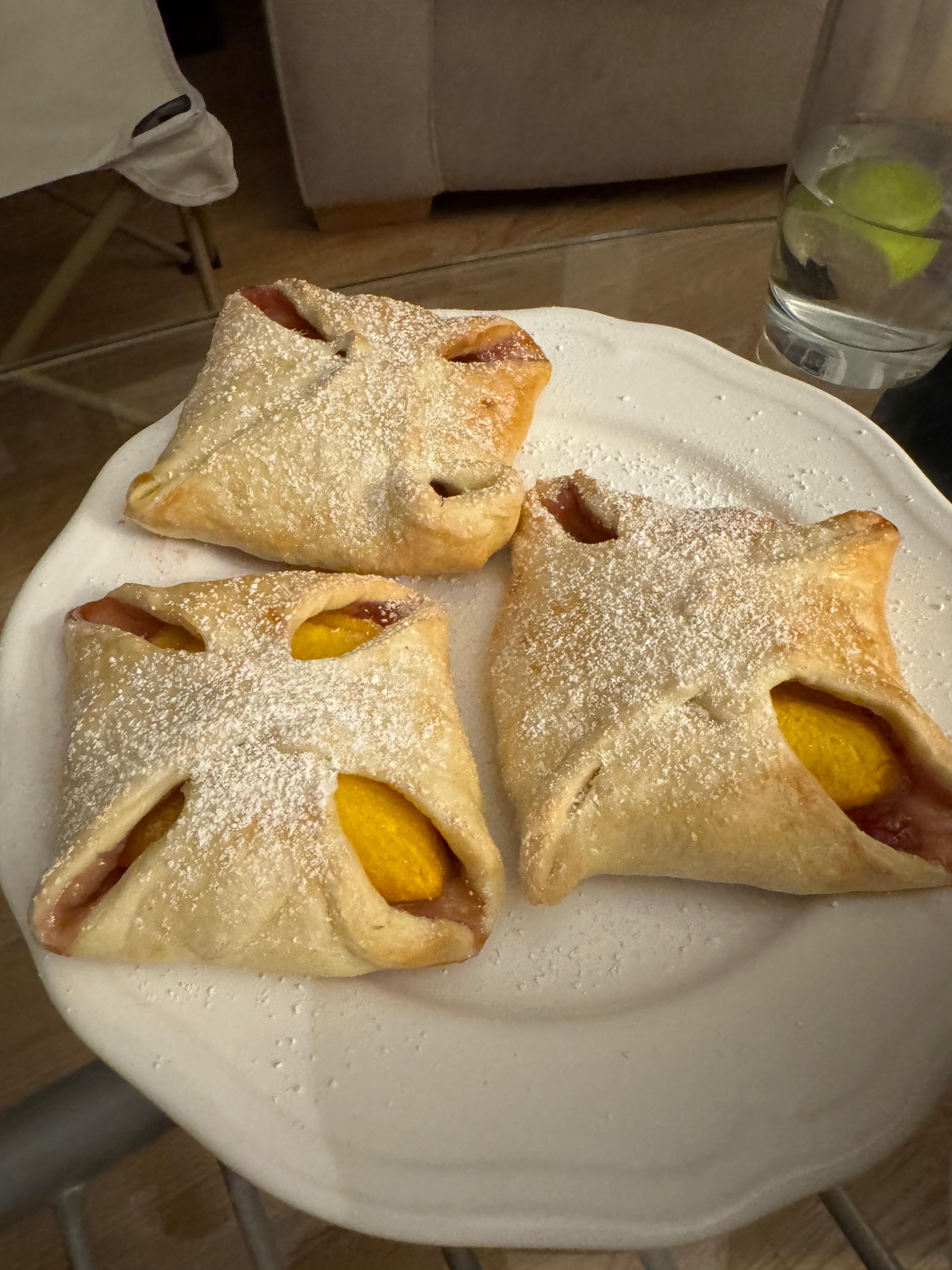 Peach and raspberry puff pastry pockets